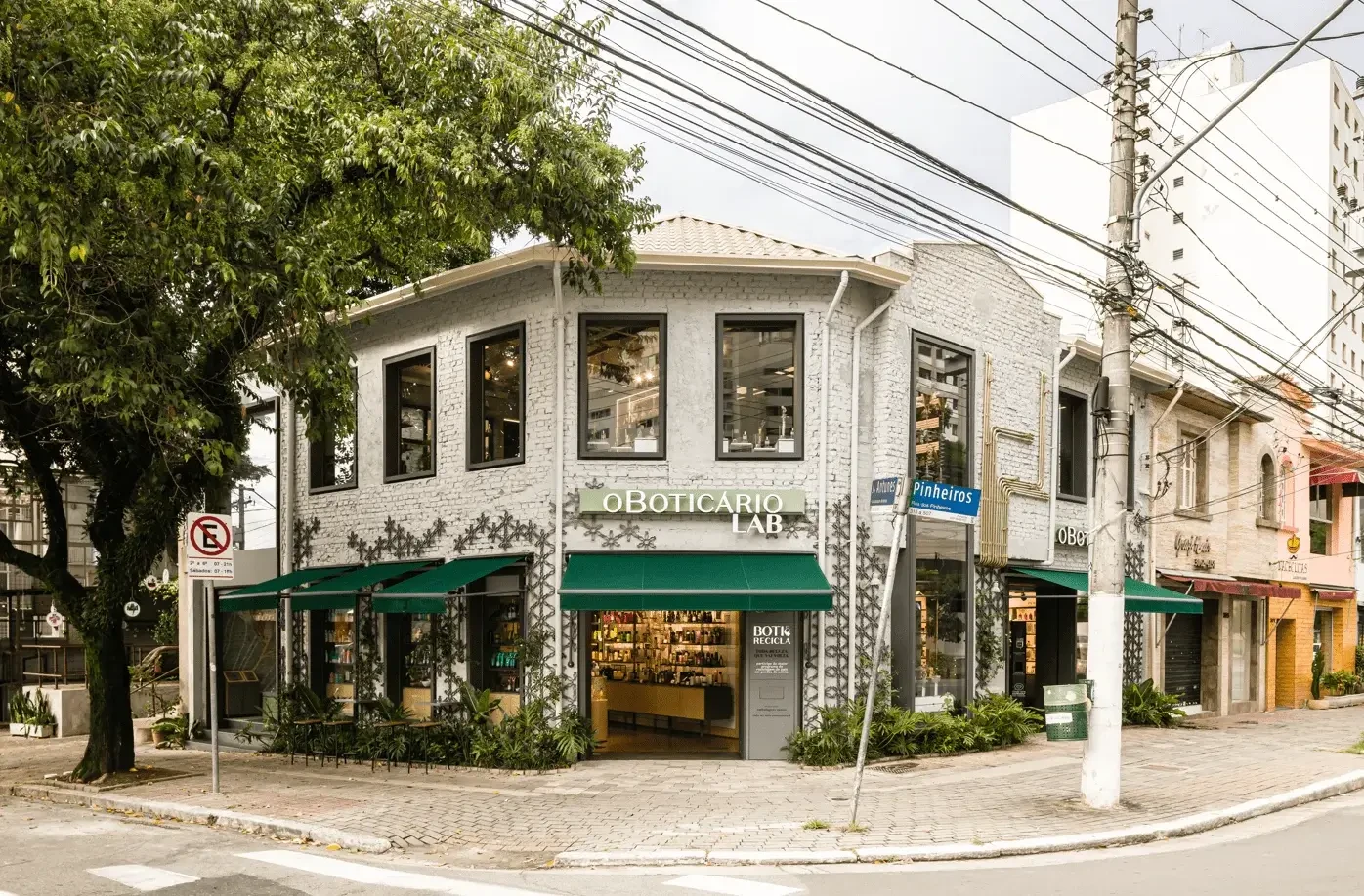 Toldo retrátil para cobertura: elegância e praticidade